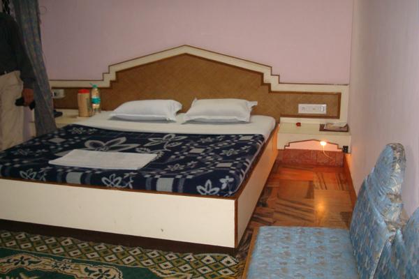 Larica Holiday Inn